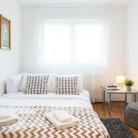 Spacious 2Bdr Apartment - Free Parking ซาเกร็บ ภายนอก รูปภาพ