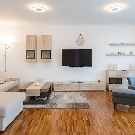 Spacious 2Bdr Apartment - Free Parking ซาเกร็บ ภายนอก รูปภาพ