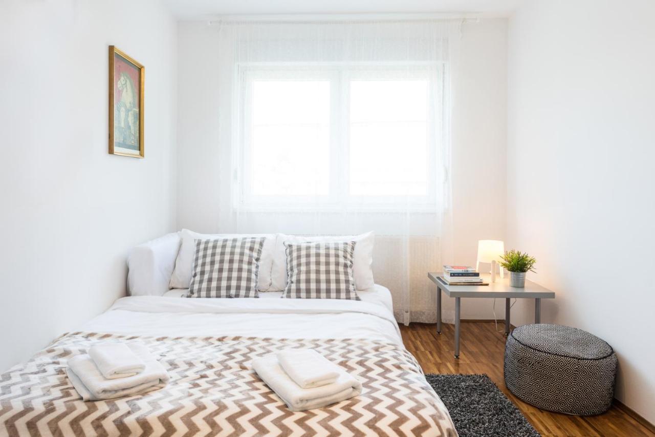 Spacious 2Bdr Apartment - Free Parking ซาเกร็บ ภายนอก รูปภาพ