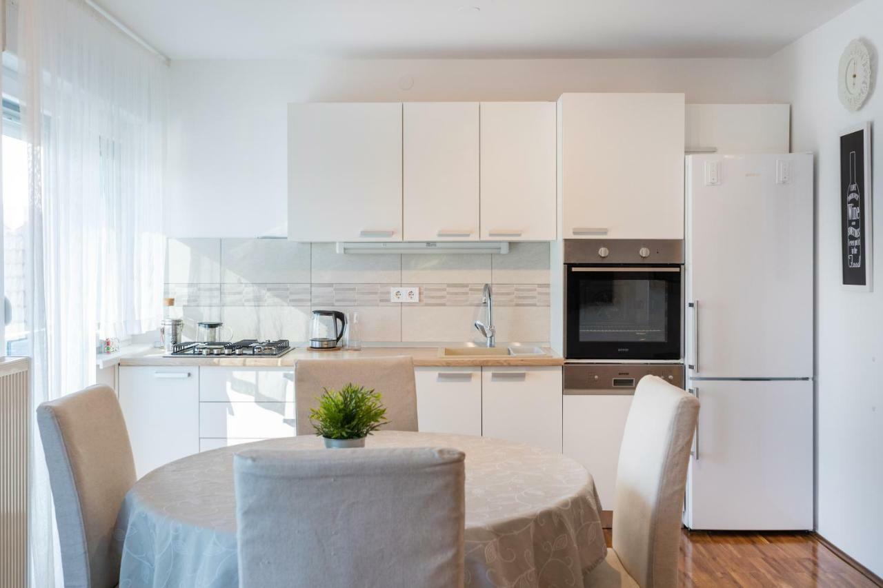 Spacious 2Bdr Apartment - Free Parking ซาเกร็บ ภายนอก รูปภาพ